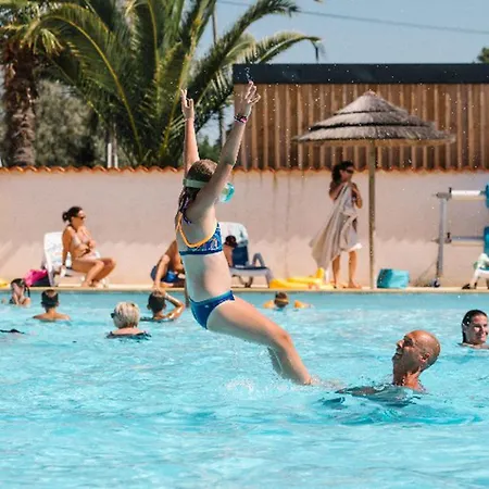 Mobil Confortable Avec Terrasse à Dolus-d'oléron - Api-1-52-1436 Parque de Campismo Dolus d'Oléron