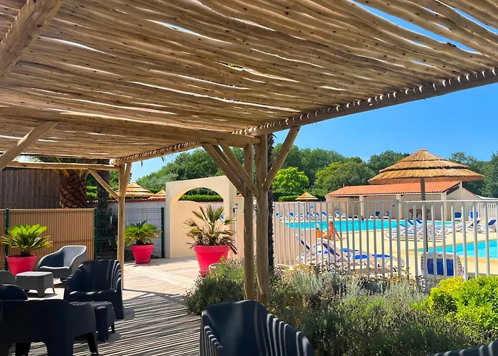 Camping Mobil Confortable Avec Terrasse à Dolus-d'oléron - Api-1-52-1436